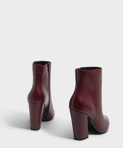 CHARLES & KEITH(チャールズ & キース)の「スランテッドブロックヒールブーツ / SLANTED BLOCK HEEL BOOTS(ブーツ・レディース・ライトグレー/ブラック/バーガンディー・23cm/23.5cm/24.5cm/25cm/25.5cm/22.5cm)」の7枚目の写真