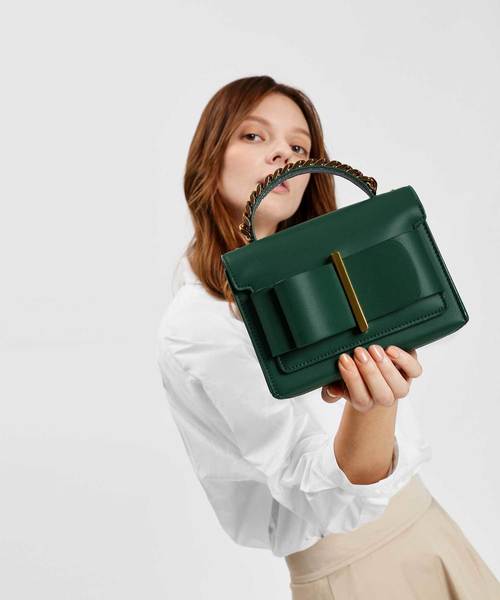 CHARLES & KEITH（チャールズ & キース）の「ボウディテールハンドバッグ / Bow Detail Handbag（ハンドバッグ・レディース・マスタード/ダークグリーン/プラム・S）」の9枚目の写真