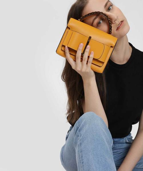 CHARLES & KEITH（チャールズ & キース）の「ボウディテールハンドバッグ / Bow Detail Handbag（ハンドバッグ・レディース・マスタード/ダークグリーン/プラム・S）」の19枚目の写真
