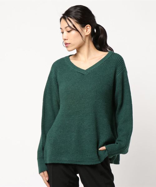 AMERICAN HOLIC（アメリカンホリック）の「VネックAラインニットプルオーバー　＊（ニット/セーター・レディース・ブラック/レッド/イエロー/グリーン/アイボリー/キャメル・FREE）」の3枚目の写真