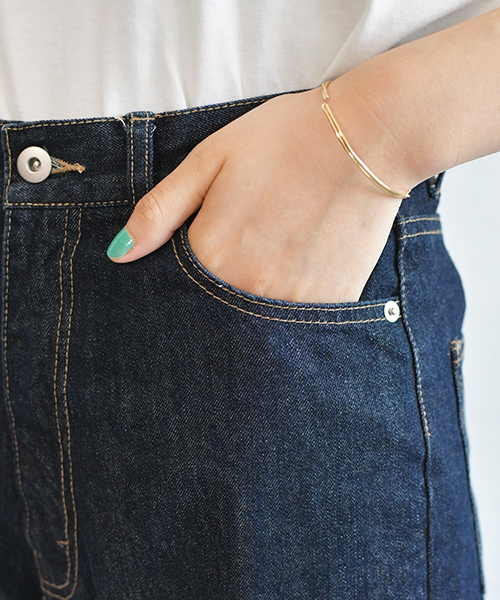 PairPair(ペアペア)の「ハイウエストストレートデニム(デニムパンツ・レディース・サックスブルー/インディゴブルー/オフホワイト/ブルー系その他/ブラック/ダークインディゴブルー/ライトグリーン/モカ/ミント/ラベンダー/グリーン系その他/ブラック系その他・MEDIUM/LARGE/SMALL)」の18枚目の写真