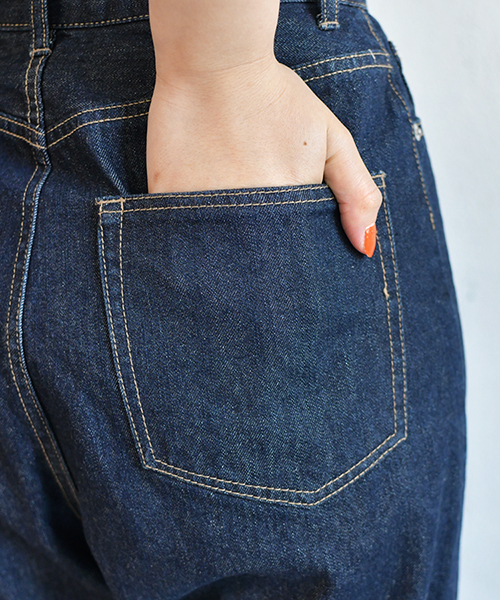 PairPair(ペアペア)の「ハイウエストストレートデニム(デニムパンツ・レディース・サックスブルー/インディゴブルー/オフホワイト/ブルー系その他/ブラック/ダークインディゴブルー/ライトグリーン/モカ/ミント/ラベンダー/グリーン系その他/ブラック系その他・MEDIUM/LARGE/SMALL)」の17枚目の写真