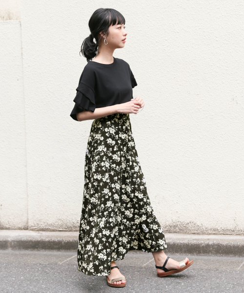 LOWRYS FARM(ローリーズファーム)の「フラワーボタンAラインスカート 844199(スカート・レディース・ブラック/オフホワイト/ミント・FREE)」の4枚目の写真