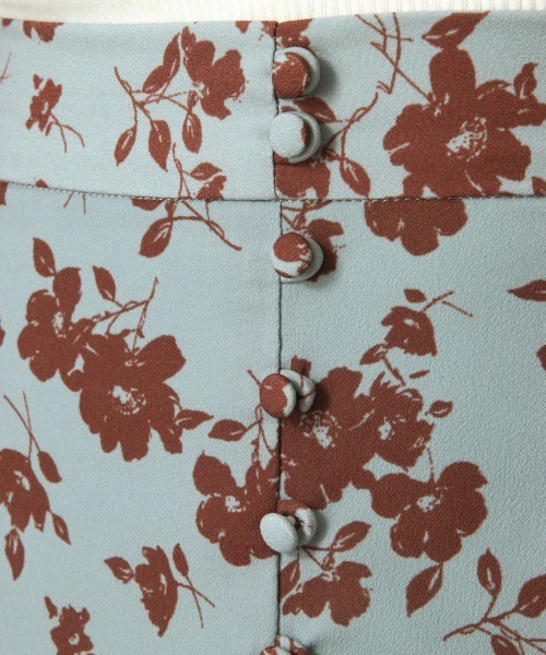 LOWRYS FARM(ローリーズファーム)の「フラワーボタンAラインスカート 844199(スカート・レディース・ブラック/オフホワイト/ミント・FREE)」の10枚目の写真