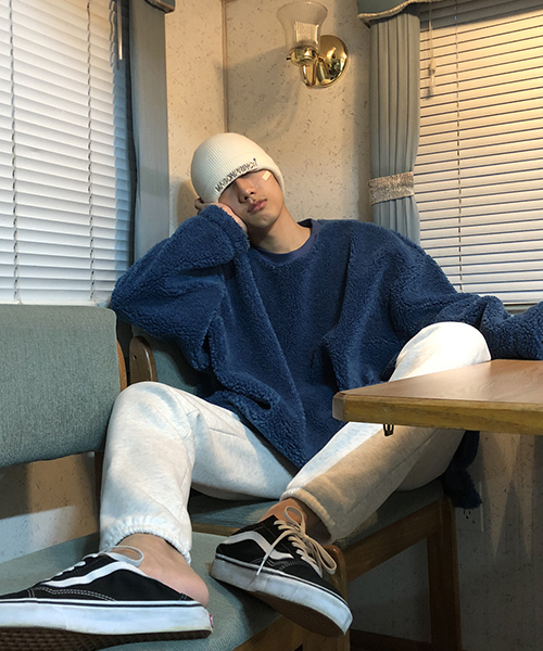 MASONPRINCE(メイソンプリンス)の「【MASONPRINCE】スーパービッグシルエット ボア サイドスリット スウェット(スウェット・メンズ・ブラック/ベージュ/ブルー・S/M/L)」の3枚目の写真