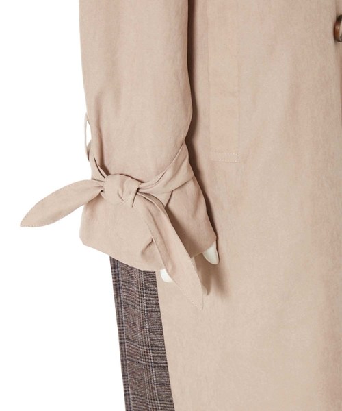 fifth（フィフス）の「バックチェックプリーツロングトレンチコート（トレンチコート・レディース・ブラック/ベージュ・MEDIUM）」の8枚目の写真