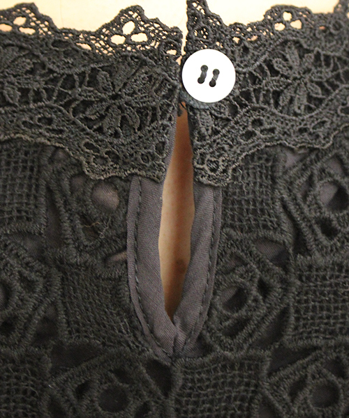 mystic（ミスティック）の「レースプリーツ袖ブラウス（シャツ/ブラウス・レディース・オフホワイト/ブラック/ネイビー・FREE）」の5枚目の写真