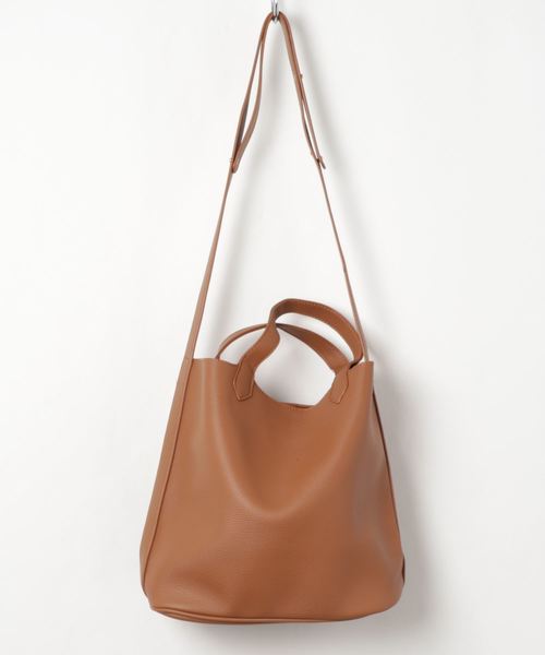 SESTO(セスト)の「レザー調ショルダートートバッグ(トートバッグ・レディース・ベージュ/ブラック/キャメル・ONE SIZE)」の9枚目の写真