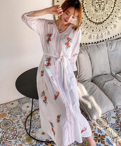 Junoah ジュノア の 花柄刺繍ワンピース ワンピース Wear