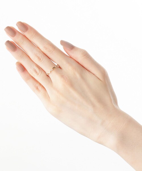 COCOSHNIK（ココシュニック）の「K10ダイヤモンド ウェーブ連続 リング（リング・レディース・アイボリー系・12号/14号/10号）」の9枚目の写真