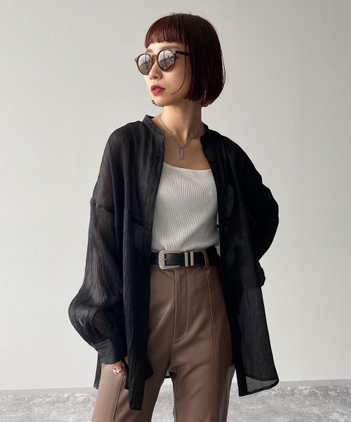 PAGEBOY(ページボーイ)の「シアーヨウリュウバンドカラーシャツ【ニュアンスカラーシャツ】(シャツ/ブラウス・レディース・ブラック/モカ/グレイッシュベージュ/イエロー系その他・FREE)」の5枚目の写真