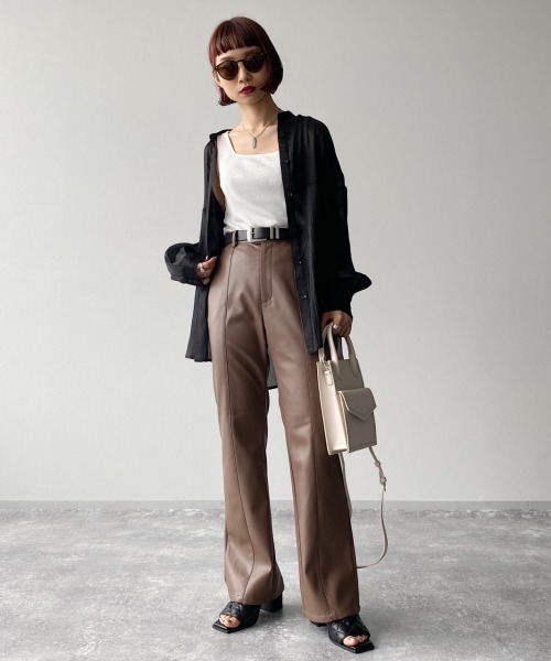 PAGEBOY(ページボーイ)の「シアーヨウリュウバンドカラーシャツ【ニュアンスカラーシャツ】(シャツ/ブラウス・レディース・ブラック/モカ/グレイッシュベージュ/イエロー系その他・FREE)」の6枚目の写真