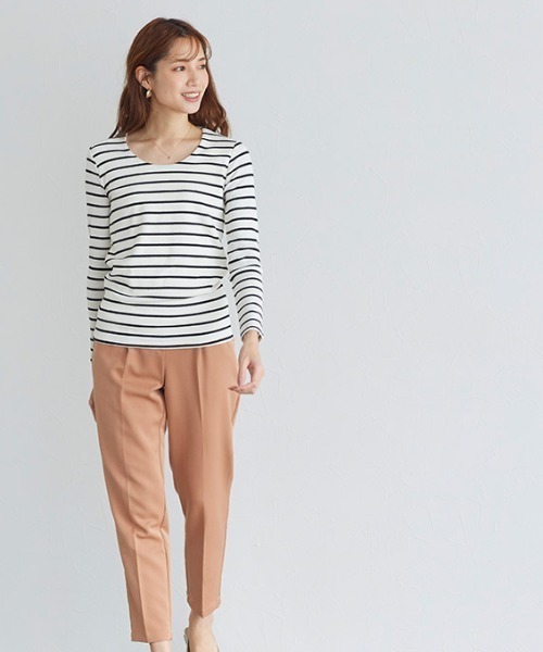 Pierrot(ピエロ)の「1枚でも透けにくい前身頃2枚仕立て Uネックテレコリブカットソー(Tシャツ/カットソー・レディース・ホワイト×ブラック/ブラック×ホワイト/ライトグレー/杢グレー/ブラウン/グリーン/グリーン系その他/ミント/ネイビー/ブルー系その他/ブルー系その他2/イエロー/マスタード/オレンジ系その他・M/L)」の2枚目の写真