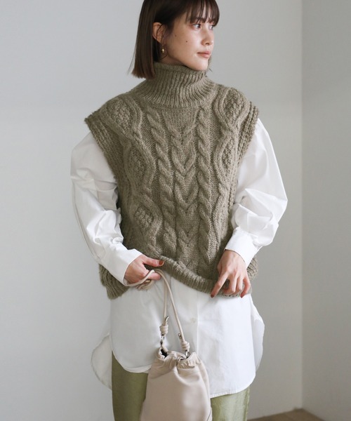 select MOCA（セレクトモカ）の「タートルネックケーブル編みニット