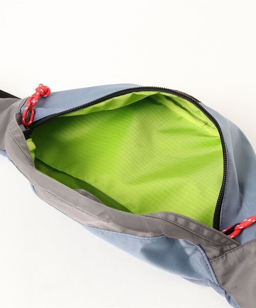 チチカカ（チチカカ）の「バイカラーボディバッグ（ボディバッグ/ウエストポーチ・レディース・チャコールグレー/オフホワイト/ブルー/グリーン/ライトパープル・FREE）」の8枚目の写真