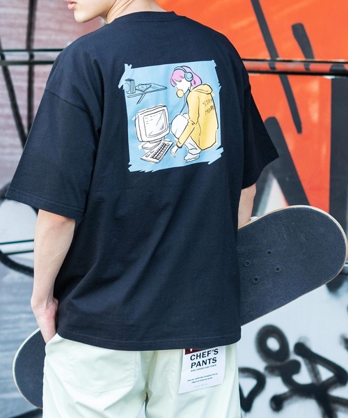 Rocky Monroe（ロッキーモンロー）の「オーバーサイズ レトロモダン グラフィックバックプリントT（Tシャツ/カットソー・メンズ・サックスブルー系/ブラック系2/グリーン系1/ホワイト系2/サックスブルー系1/ブラック系1/グレイッシュベージュ/オフホワイト/グレー系/ブラック/ベージュ系/グリーン系2/パープル/パープル系/サックスブルー系2/ベージュ系1/ベージュ系2/ホワイト系1/サックスブルー/ホワイト系・S/M/L）」の6枚目の写真