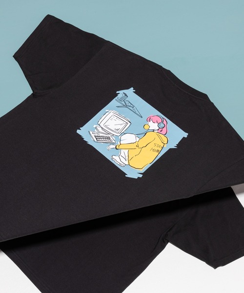 Rocky Monroe（ロッキーモンロー）の「オーバーサイズ レトロモダン グラフィックバックプリントT（Tシャツ/カットソー・メンズ・サックスブルー系/ブラック系2/グリーン系1/ホワイト系2/サックスブルー系1/ブラック系1/グレイッシュベージュ/オフホワイト/グレー系/ブラック/ベージュ系/グリーン系2/パープル/パープル系/サックスブルー系2/ベージュ系1/ベージュ系2/ホワイト系1/サックスブルー/ホワイト系・S/M/L）」の21枚目の写真