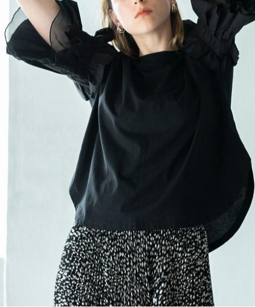 LUGIVA（ルギヴァ）の「ボリュームタック袖Tシャツ（Tシャツ/カットソー・レディース・オフホワイト/ブラック/チャコールグレー・M）」の5枚目の写真