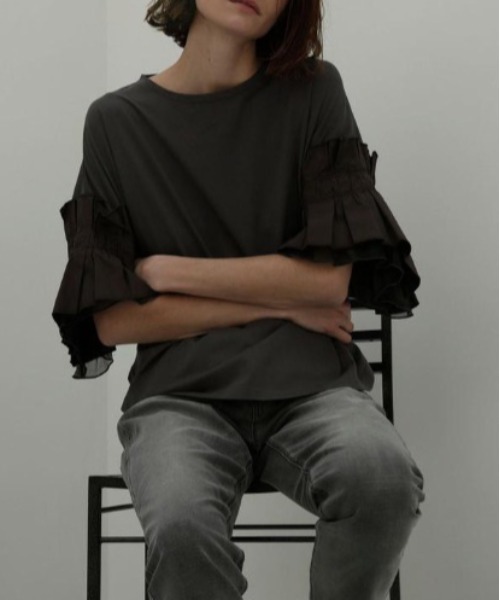 LUGIVA（ルギヴァ）の「ボリュームタック袖Tシャツ（Tシャツ/カットソー・レディース・オフホワイト/ブラック/チャコールグレー・M）」の22枚目の写真