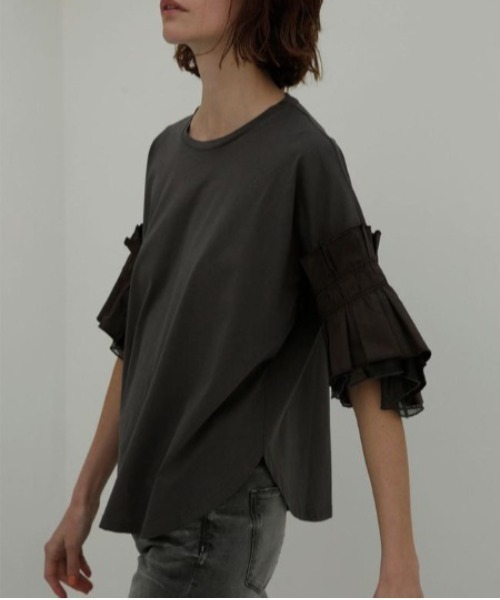 LUGIVA（ルギヴァ）の「ボリュームタック袖Tシャツ（Tシャツ/カットソー・レディース・オフホワイト/ブラック/チャコールグレー・M）」の19枚目の写真