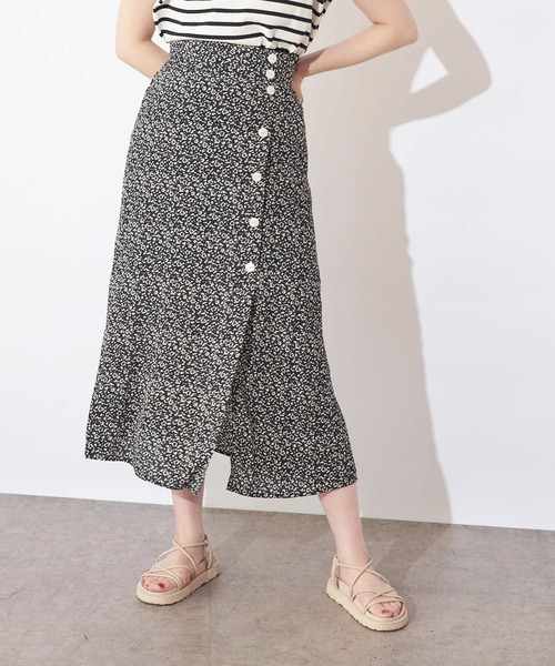 natural couture（ナチュラルクチュール）の「レトロ小花柄スリットスカート（スカート・レディース・ブラック/ピンク/グリーン・FREE）」の2枚目の写真
