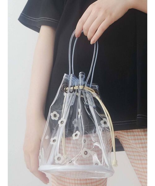 merry jenny（メリージェニー）の「PVCお花咲いた巾着Bag（ハンドバッグ・レディース・ピンク/ブルー/ブラック・FREE）」の2枚目の写真