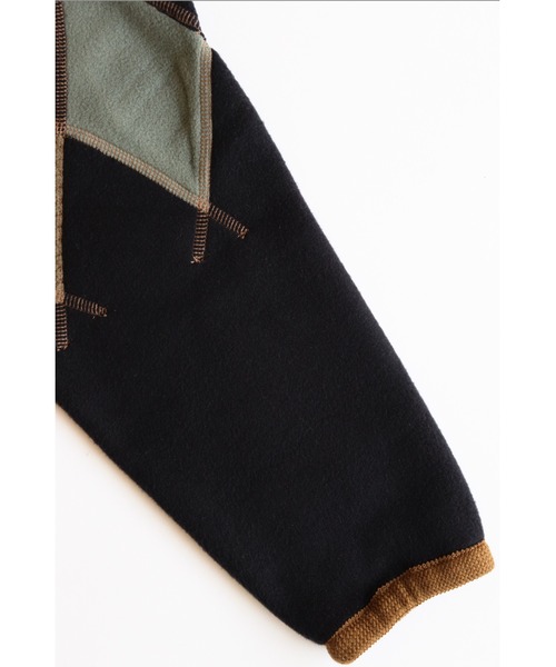 AlexanderLeeChang（アレキサンダーリーチャン）の「AlexanderLeeChang/アレキサンダーリーチャン ARGYLE FLEECE CARDIGAN 21（カーディガン/ボレロ・メンズ・ブラック/ベージュ・2/3）」の3枚目の写真