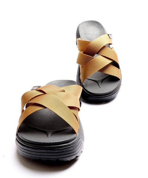 MEI（メイ）の「MEI リサイクルナイロンメッシュサンダル（サンダル・レディース・ライトブラウン/オリーブドラブ・M/L/S）」の2枚目の写真