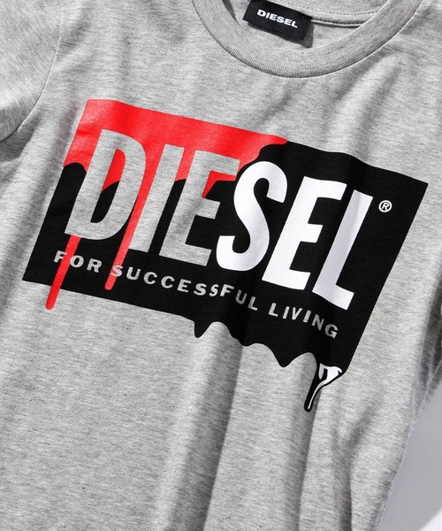 DIESEL KIDS（ディーゼルキッズ）の「DIESEL（ディーゼル）Kids & Junior　ブランドロゴプリント半袖Tシャツカットソー（Tシャツ/カットソー・キッズ・ホワイト/レッド/ダークグリーン/ブルー/ブラック/グレー・4YEAR/6YEAR/8YEAR/10YEAR/12YEAR/14Y/16Y）」の19枚目の写真