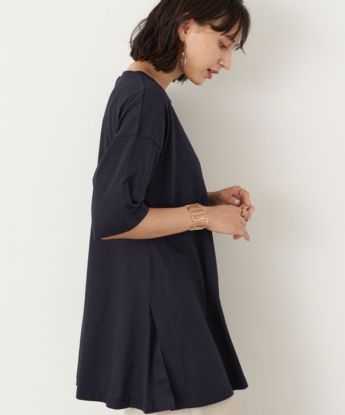 earth music&ecology（アースミュージックアンドエコロジー）の「吸水速乾センター切り替えBIGチュニック ＊（Tシャツ/カットソー・レディース・ブラック/ネイビー/オフホワイト/ボルドー/ブルーグリーン/グレイッシュベージュ・FREE）」の4枚目の写真