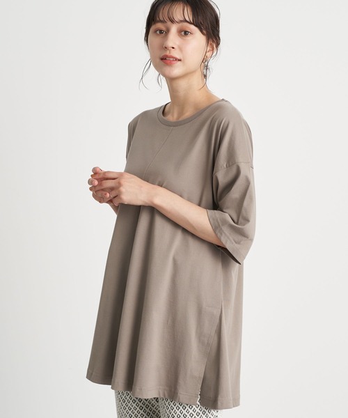 earth music&ecology（アースミュージックアンドエコロジー）の「吸水速乾センター切り替えBIGチュニック ＊（Tシャツ/カットソー・レディース・ブラック/ネイビー/オフホワイト/ボルドー/ブルーグリーン/グレイッシュベージュ・FREE）」の3枚目の写真