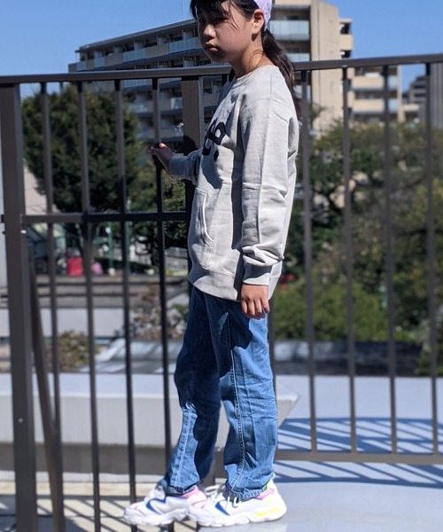 Lee（リー）の「Lee/リー キッズ　裏毛 ロゴプリント入り クルースウェット（パーカー・キッズ・グレー/パープル/ホワイト・130/140/150）」の14枚目の写真