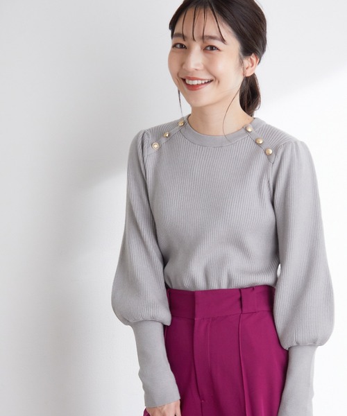 VIS（ビス）の「袖コンシャスきらっとメタル釦リブプルオーバー（ニット/セーター・レディース・ブラック/グレー/グレー系その他/ホワイト/オレンジ・M/S）」の4枚目の写真