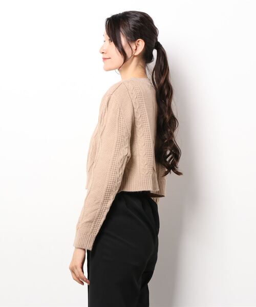 ECRIRE（エクリール）の「ケーブル柄ショートカーディガン（カーディガン/ボレロ・レディース・アイボリー/ベージュ・M）」の4枚目の写真