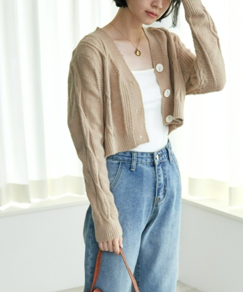 ECRIRE（エクリール）の「ケーブル柄ショートカーディガン（カーディガン/ボレロ・レディース・アイボリー/ベージュ・M）」の2枚目の写真