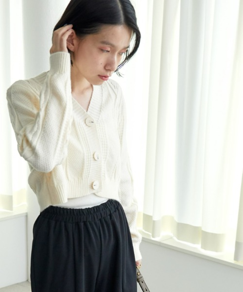 ECRIRE（エクリール）の「ケーブル柄ショートカーディガン（カーディガン/ボレロ・レディース・アイボリー/ベージュ・M）」の6枚目の写真