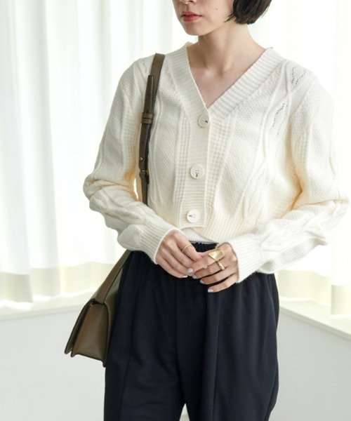 ECRIRE（エクリール）の「ケーブル柄ショートカーディガン（カーディガン/ボレロ・レディース・アイボリー/ベージュ・M）」の10枚目の写真