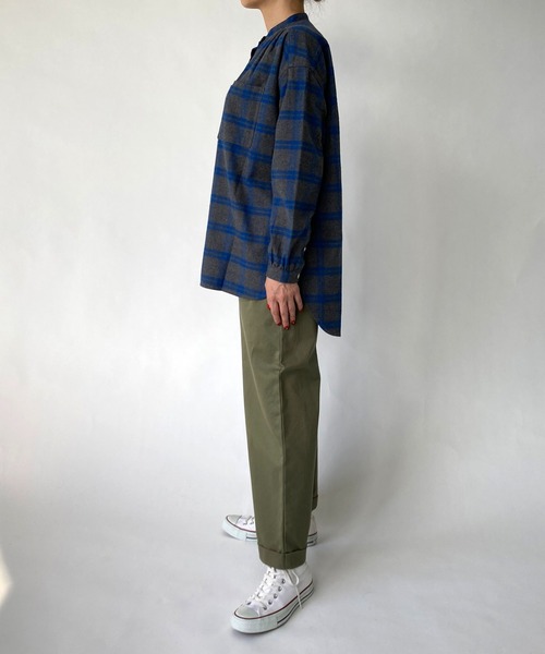 BROOKLYN OVERALL（ブルックリンオーバーオール）の「スタンドカラーギャザーシャツ（シャツ/ブラウス・レディース・ブルー/イエロー・FREE）」の6枚目の写真