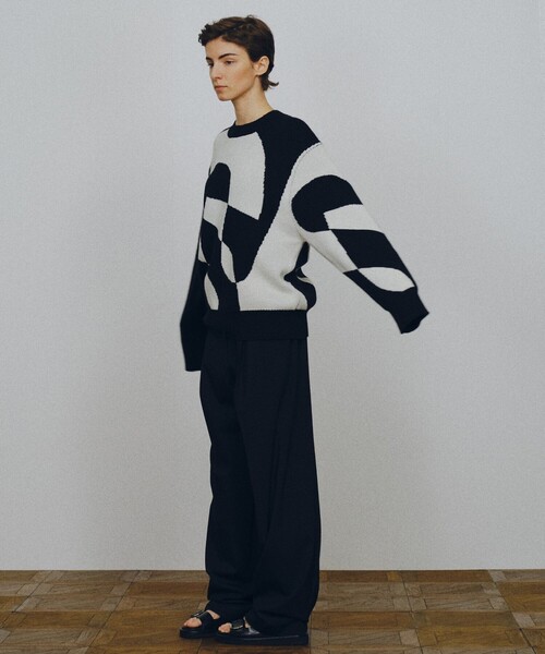 JOSEPH STUDIO（ジョゼフストゥディオ）の「グラフィックニット　CURVED（ニット/セーター・レディース・ブラック系・SMALL/MEDIUM/LARGE）」の11枚目の写真