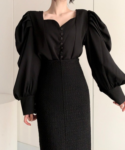 Jewelobe(ジュエローブ)の「タックスリーブハートネッククロップドトップス(シャツ/ブラウス・レディース・ブラック/オフホワイト・FREE)」の1枚目の写真