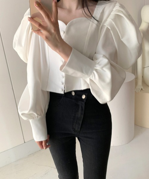 Jewelobe(ジュエローブ)の「タックスリーブハートネッククロップドトップス(シャツ/ブラウス・レディース・ブラック/オフホワイト・FREE)」の7枚目の写真