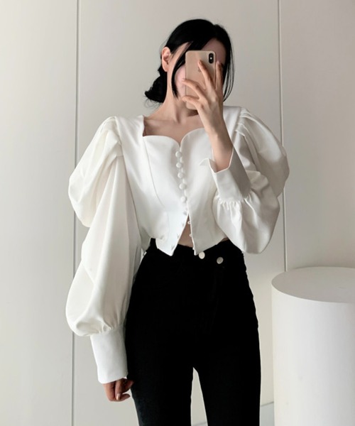 Jewelobe(ジュエローブ)の「タックスリーブハートネッククロップドトップス(シャツ/ブラウス・レディース・ブラック/オフホワイト・FREE)」の13枚目の写真