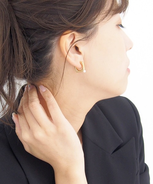 金具が目立たないミニパールスクエアイヤリング（イヤリング