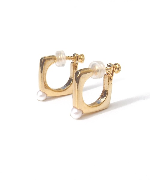 SALON（サロン）の「金具が目立たないミニパールスクエアイヤリング（イヤリング・レディース・ゴールド・FREE）」の3枚目の写真