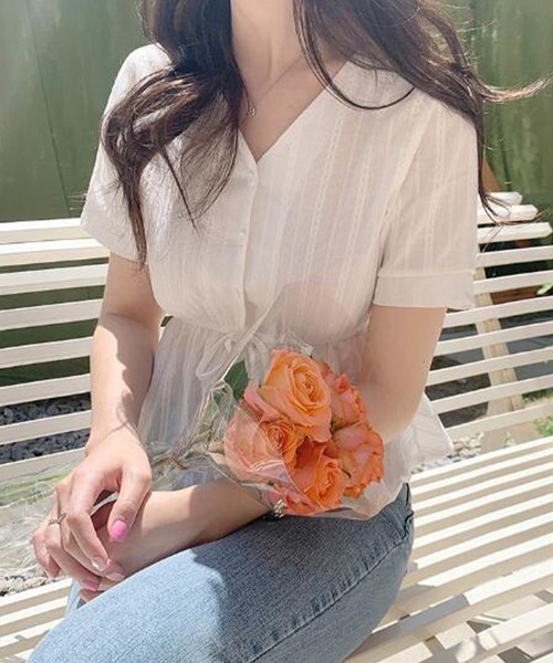 AMOUR BOX(アムールボックス)の「Vネックウエストリボンブラウス(シャツ/ブラウス・レディース・ホワイト/ワイン/ブラック・MEDIUM/X-LARGE/LARGE)」の4枚目の写真
