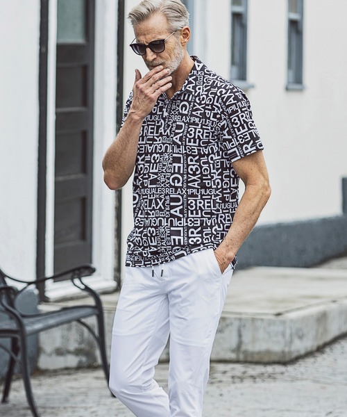 1PIU1UGUALE3 RELAX (ウノピゥウノウグァーレトレ リラックス)の「1PIU1UGUALE3 RELAX(ウノピゥウノウグァーレトレ)スーパーストレッチランダムロゴ半袖ポロシャツ(ポロシャツ・メンズ・ホワイト/ブラック・XL/M/L/S/XXL)」の4枚目の写真