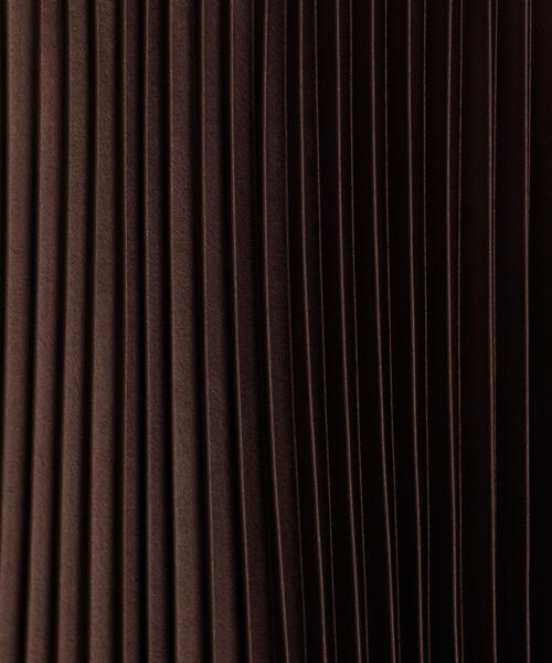 TOMORROWLAND （トゥモローランド）の「レザーライクサテンプリーツ ミディスカート（スカート・レディース・ブラック/ダークブラウン・36/34）」の7枚目の写真