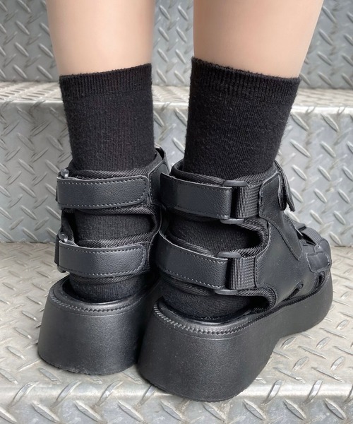 Figments（フィグメンツ）の「ベルクロアジャスターサンダル（サンダル・レディース・ブラック/ホワイト・SMALL/MEDIUM）」の4枚目の写真