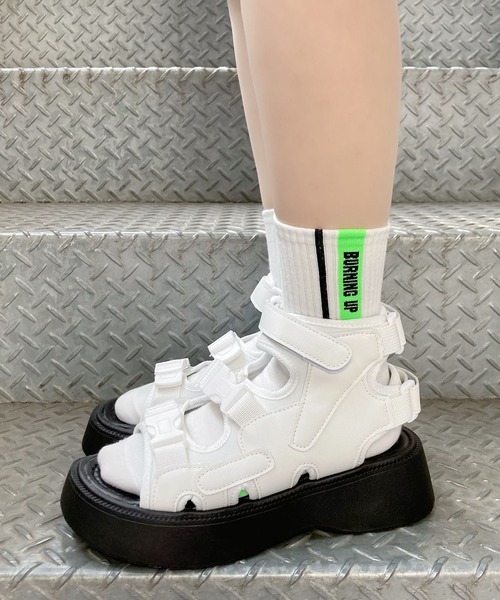 Figments（フィグメンツ）の「ベルクロアジャスターサンダル（サンダル・レディース・ブラック/ホワイト・SMALL/MEDIUM）」の7枚目の写真