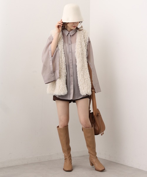one after another NICE CLAUP（ワンアフターアナザーナイスクラップ）の「一目で旬なコーディネートに。フェイクファーベスト（ベスト・レディース・オフホワイト/スモークピンク/モカ・FREE）」の16枚目の写真